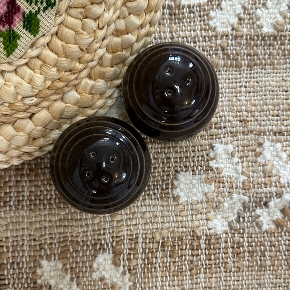 Vintage Dark Brown Ceramic Salt and Pepper Shaker Set - Picture 15 of 16
